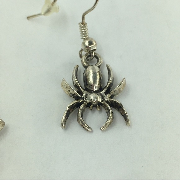 Spider Halloween Earrings Silver Tone Dangle Gothic New Without Tags Spooky - Picture 2 of 9